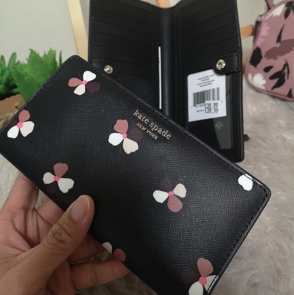 Kate Spade Wallet - Picture 1 of 6